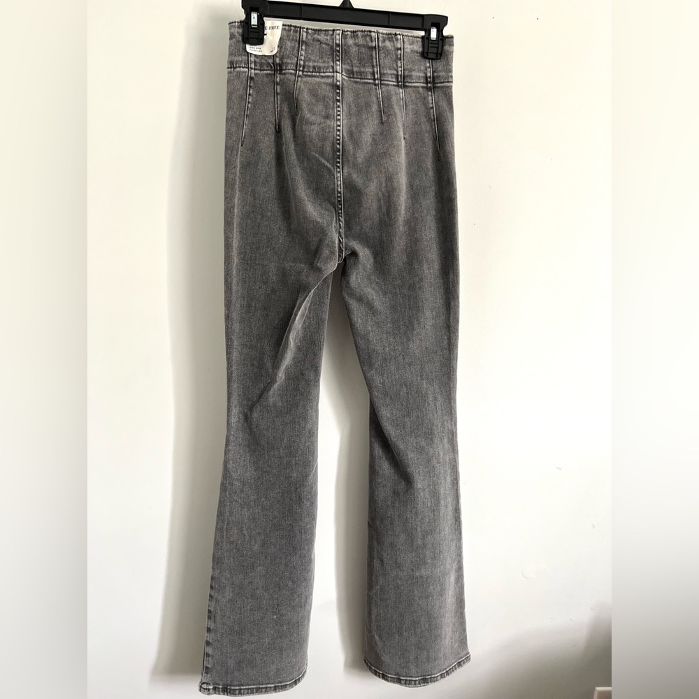 🌻🆕FREE PEOPLE We The Free Jayde Flare Jeans-Ridge Grey color-Size 27 - Picture 16 of 16